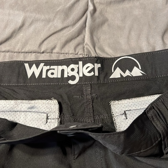 Men’s golf shorts one pair of black and one pair of dark gray - Picture 8 of 15